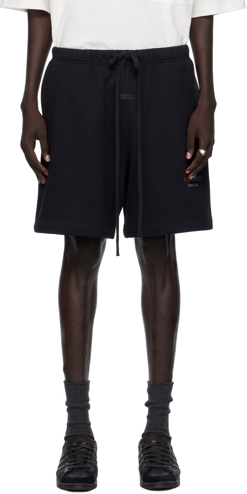Shortsit Fear of God ESSENTIALS Soccer Fleece Shorts Musta | 160SP252000F