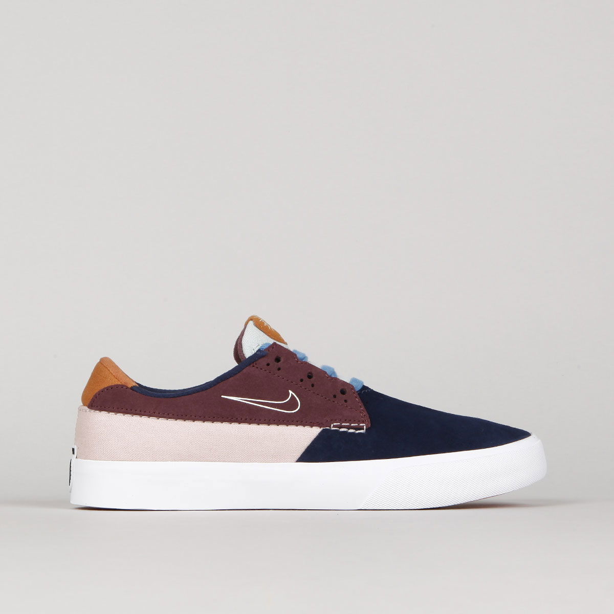 Tennarit ja kengät Nike SB Shane Ruskea | BV0657-404, 0