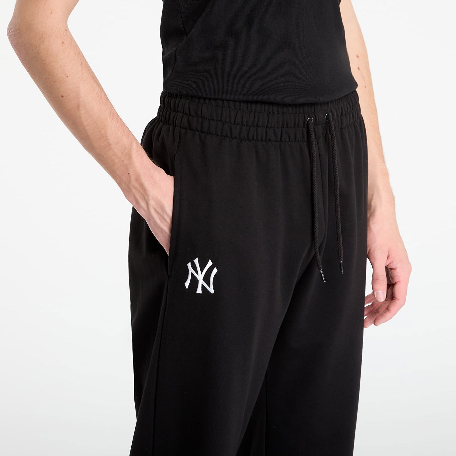 Verryttelyhousut New Era MLB New York Yankees Jogger Pants Musta | 60675751, 1
