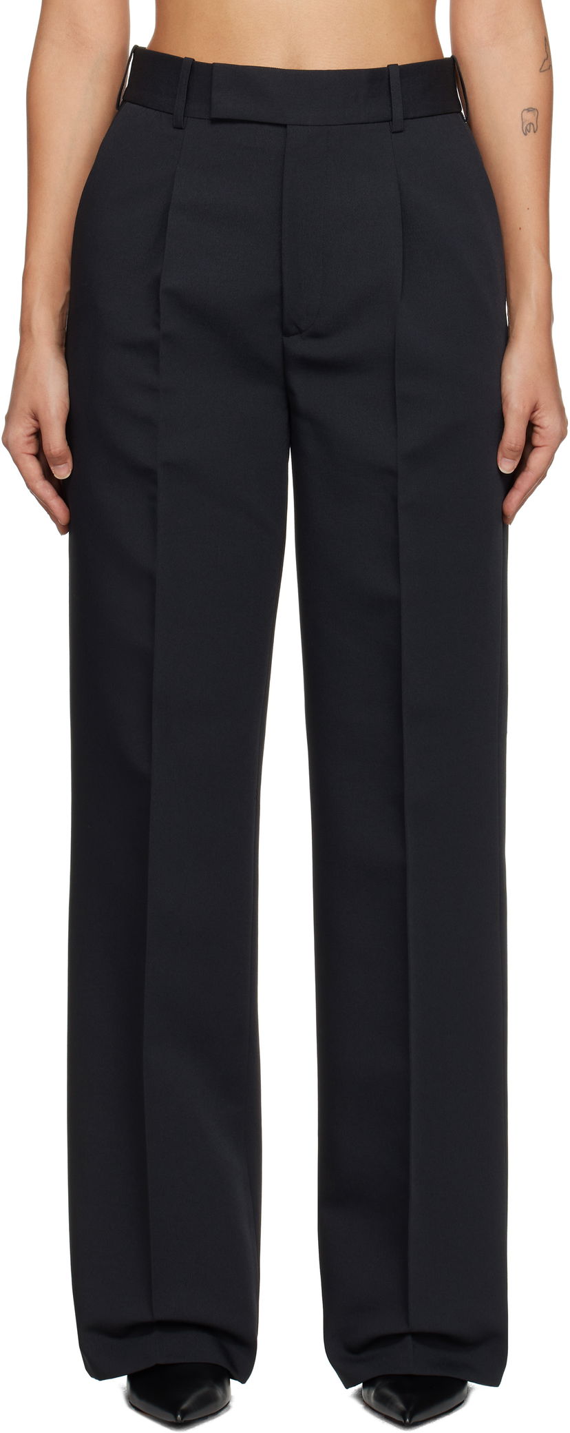 Housut Róhe Relaxed Single Pleated Trousers Musta | 613-30-012