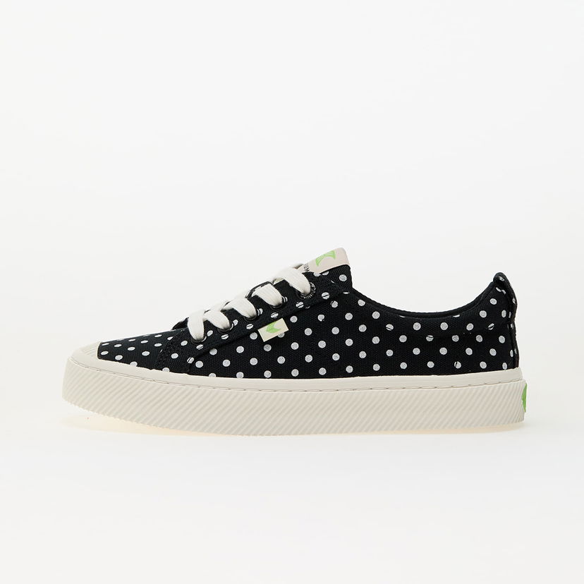 Tennarit ja kengät Cariuma Oca Low Black Polka Dots Musta | 100103B17 M