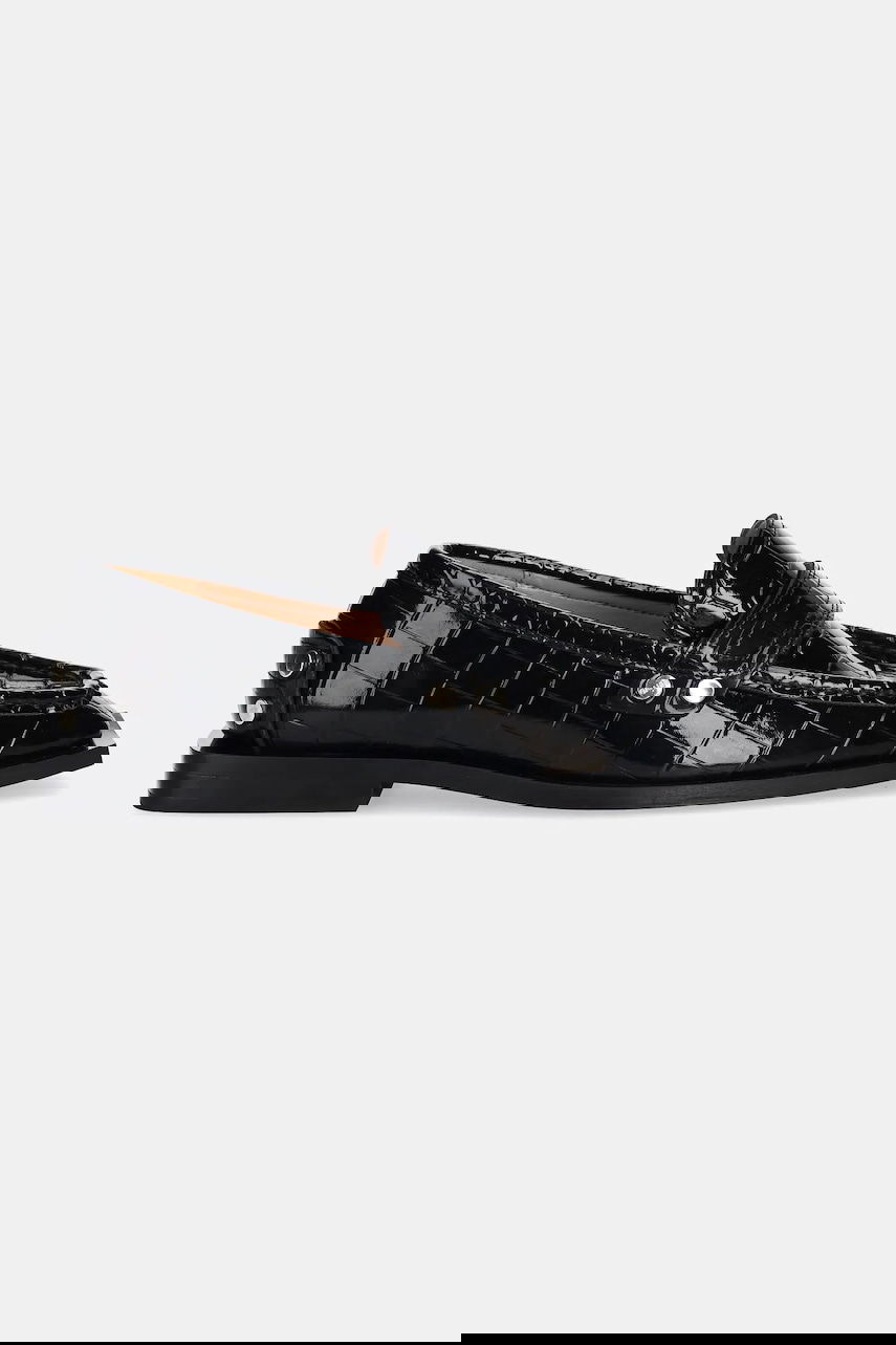 Tennarit ja kengät GANNI GANNI Studs Square Toe Shiny Croco Loafers Musta | S3014, 1