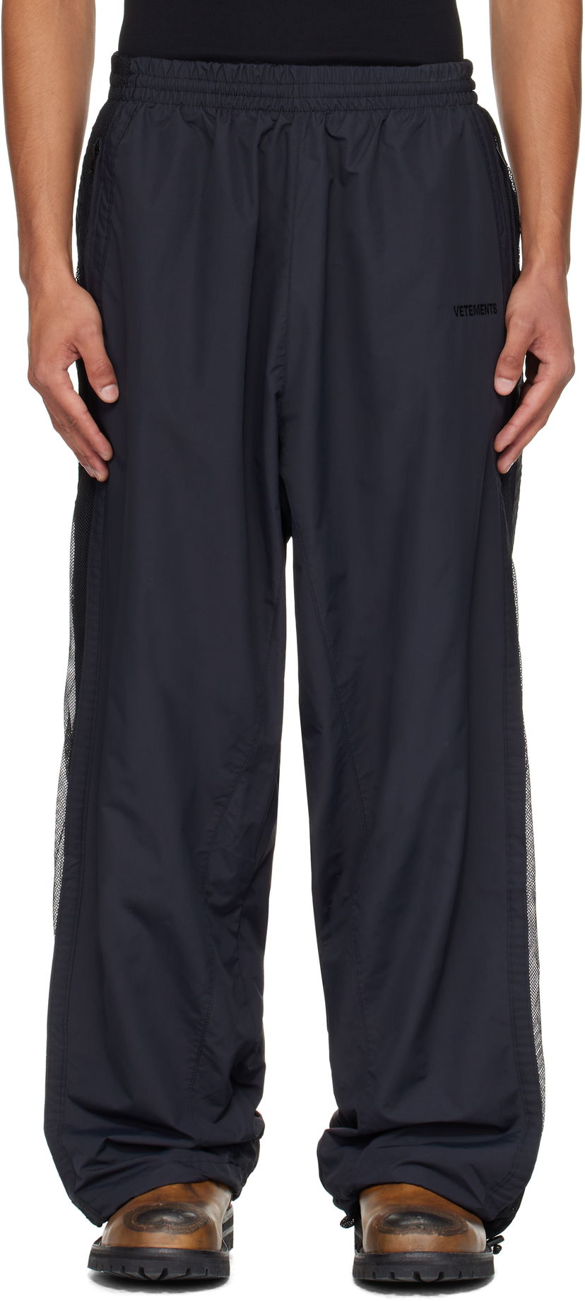 Verryttelyhousut VETEMENTS VETEMENTS Mesh Panel Track Pants Musta | UH76GP700B