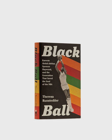 Kirja ja lehti gestalten "Black Ball: Kareem Abdul-Jabbar, Spencer Haywood, And The Generation That Saved The Soul Of The N Musta | 9781645036951, 2