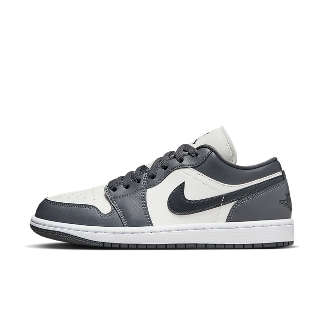Tennarit ja kengät Jordan Air Jordan 1 Low WMNS Harmaa | DC0774-102