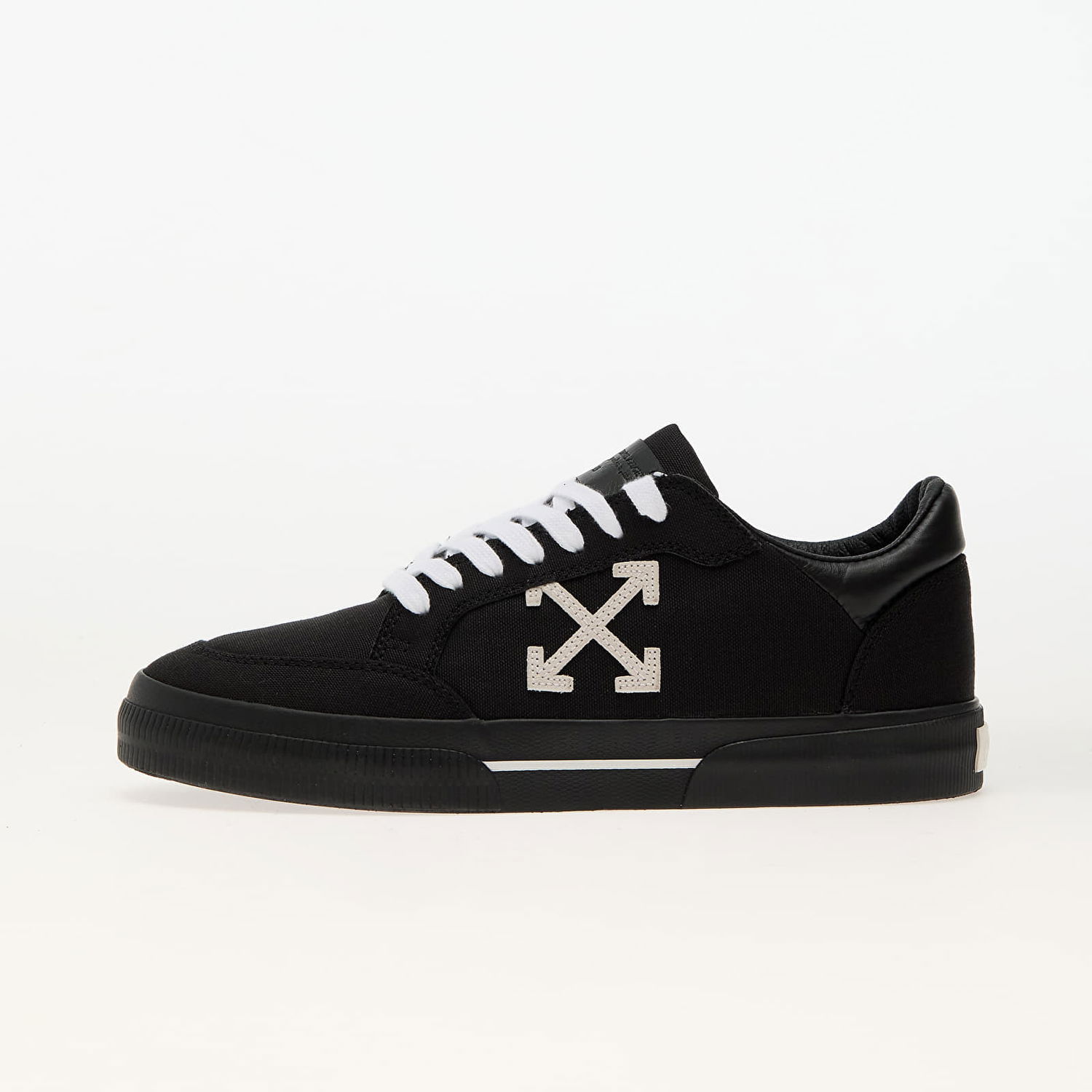 Tennarit ja kengät Off-White New Low Vulcanized Musta | OMIA293C99FAB0021001, 0
