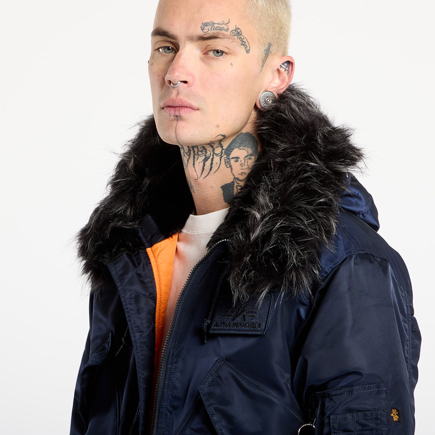 Bomber-takki Alpha Industries Hooded Custom Ultra Bomber Jacket with Faux Fur Trim and Orange Lining Tummansininen | 113145-697, 1