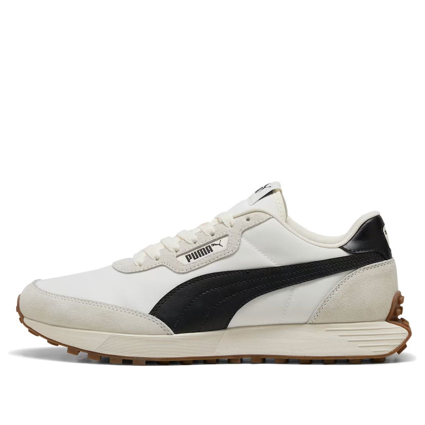 Tennarit ja kengät Puma Runtamed Lugged Classic Valkoinen | 401605-03
