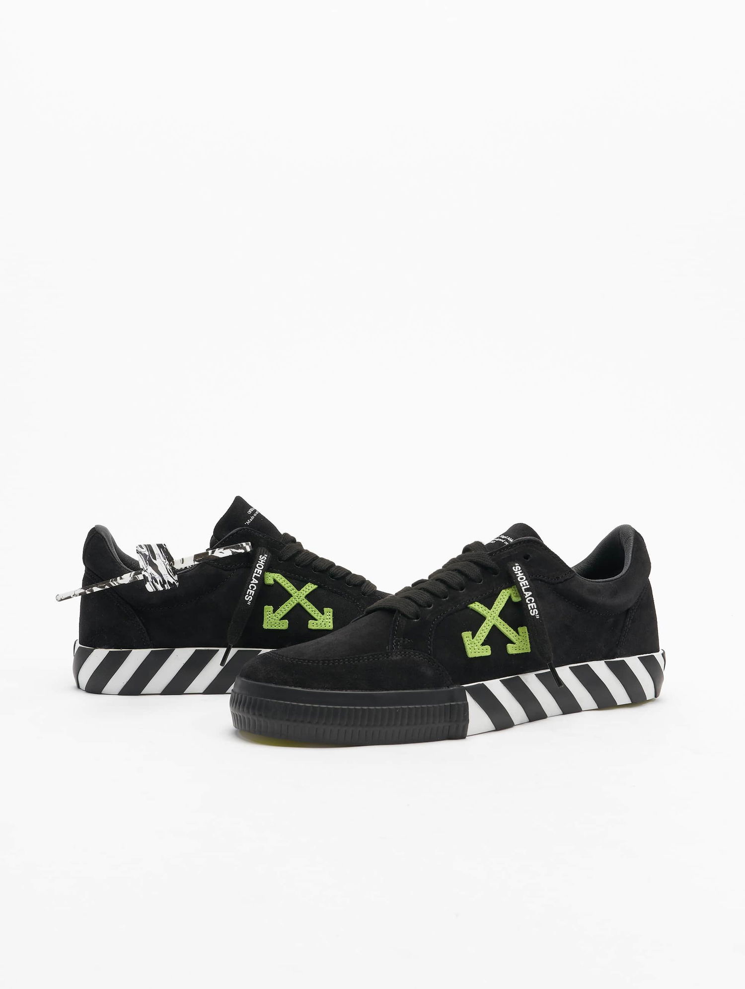 Tennarit ja kengät Off-White Low Vulcanized Musta | OMIA085S21LEA0021055, 0