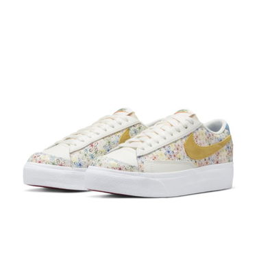 Tennarit ja kengät Nike Blazer Low Platform W Monivärinen | DV3210-100, 2