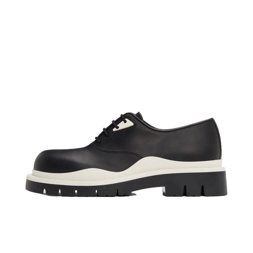 Tennarit ja kengät Bottega Veneta Tire Lace Up Leather Shoe Musta | 667073VBS501359