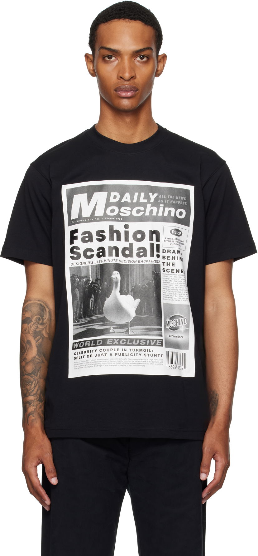 T-paita Moschino Moschino Daily Newspaper Graphic Tee Musta | 252ZZ072452411555