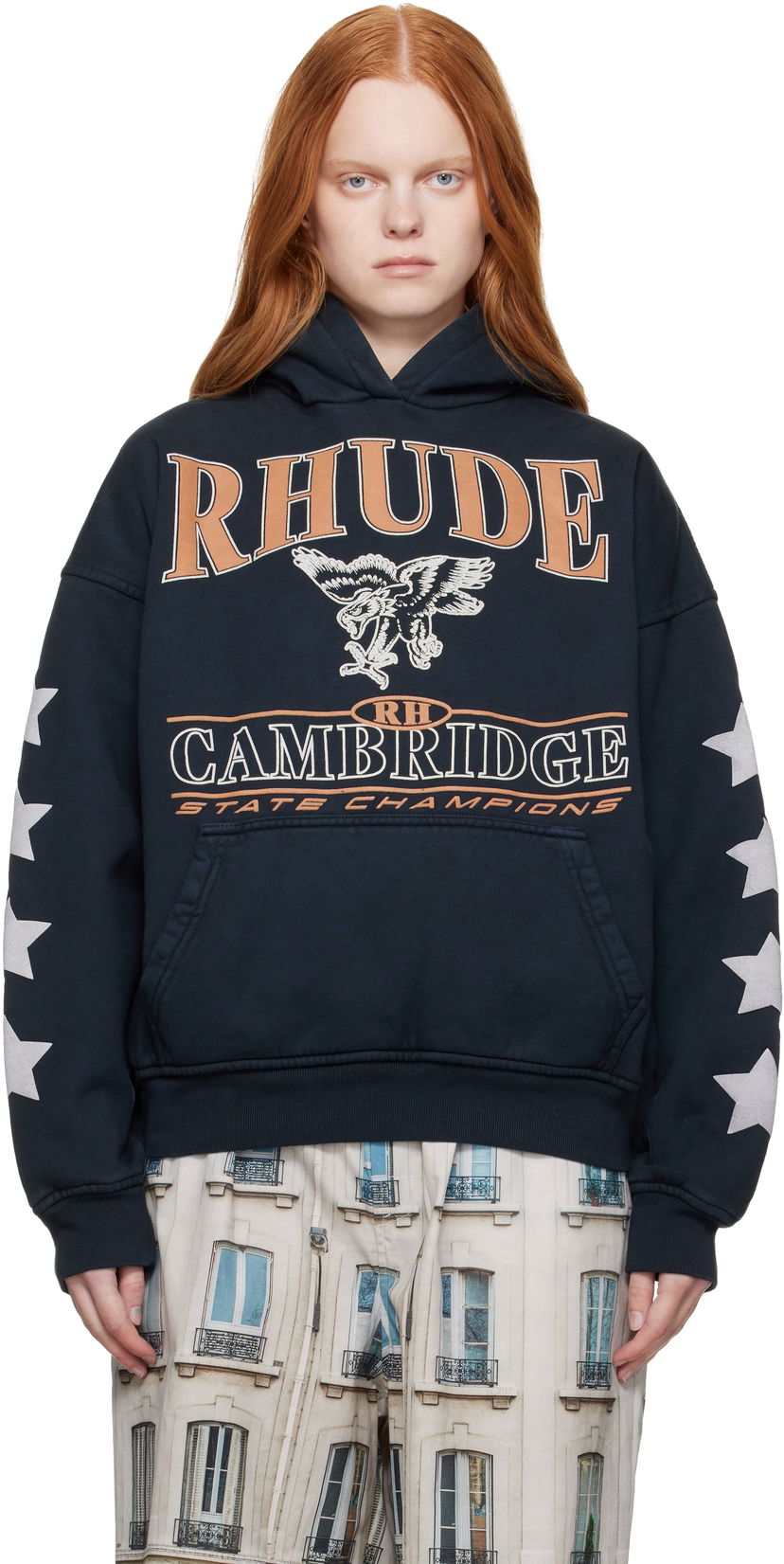 Huppari Rhude Rhude 'Cambridge State Champions' Graphic Hoodie Tummansininen | RHPF25HO10012