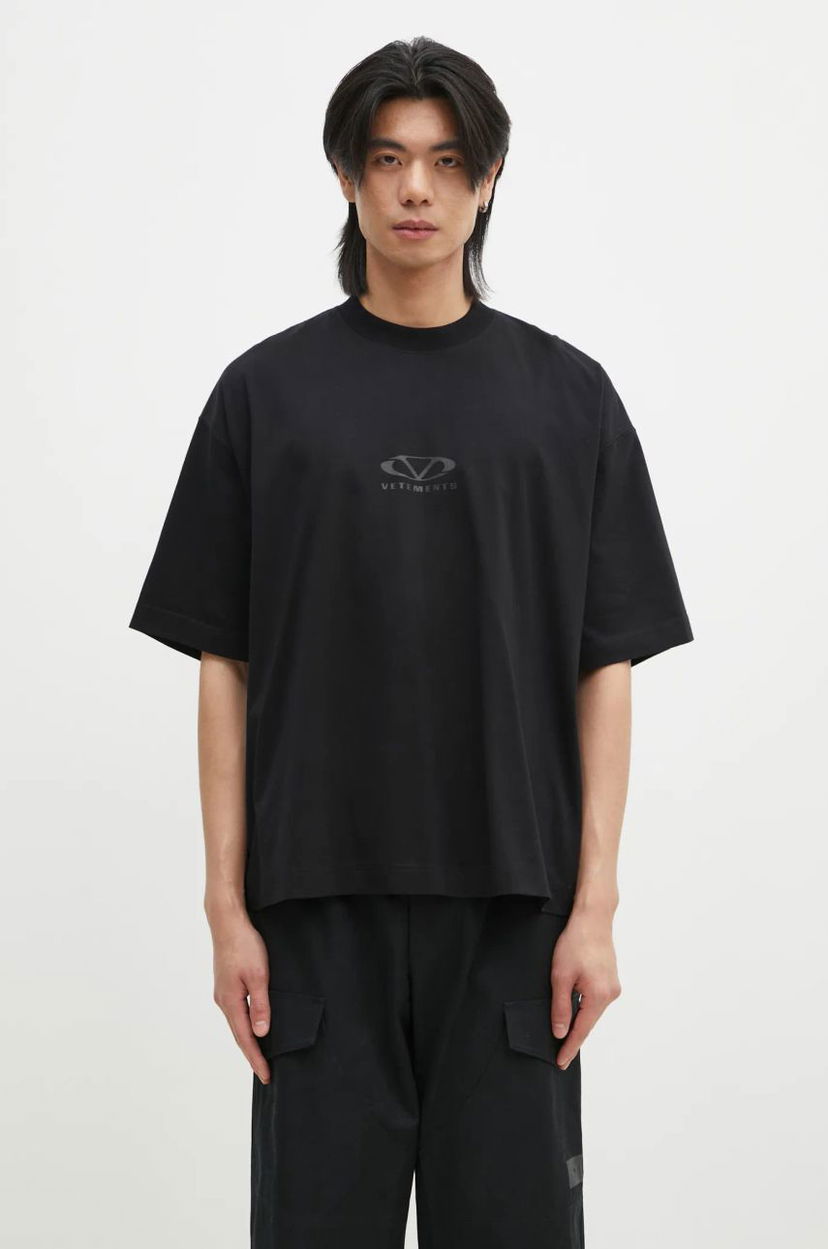 T-paita VETEMENTS Oval Logo Cropped Boxy T-Shirt Musta | UA66TR600BB