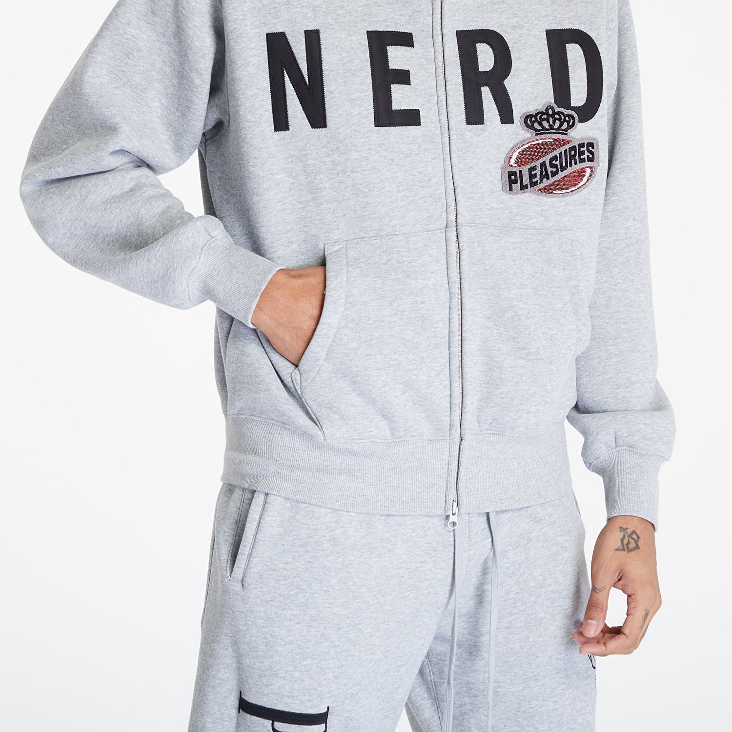 Huppari Pleasures x N.E.R.D Full-Zip Up Harmaa | P23N002 GREY, 1