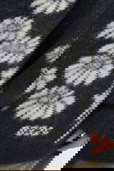 Villapaita 032C Melting Daisies Wool Blend Polo Sweater Tummansininen | F25.URK.0432.000, 3