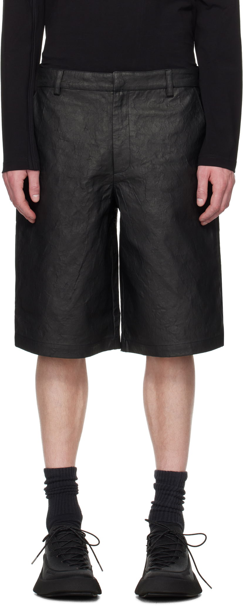 Shortsit HELIOT EMIL Armada Textured Wide-Leg Shorts Musta | SS25_M_10_195_BLK01