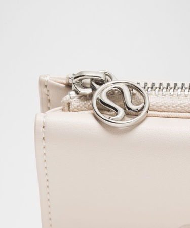 Lompakko lululemon Front-Flap Card Case Beige | prod20005847, 5