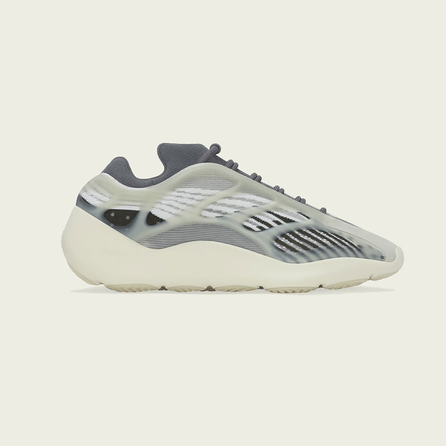 Tennarit ja kengät adidas Yeezy 700 V3 Harmaa | ID1674, 1