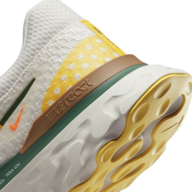 Tennarit ja kengät Nike Infinity Run 3 A.I.R. x Hola Lou Beige | DO9496-001, 1