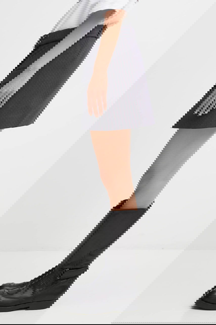 Hame GANNI Tailored Pinstripe Mini Skirt with Asymmetrical Hem, Grommet Belt, and Flap Pockets Harmaa | W0711, 1