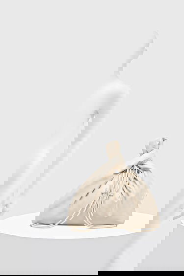 Käsilaukku Nanushka Nanushka Jen Drawstring Large Bag Beige | NW25SSBG03893, 5