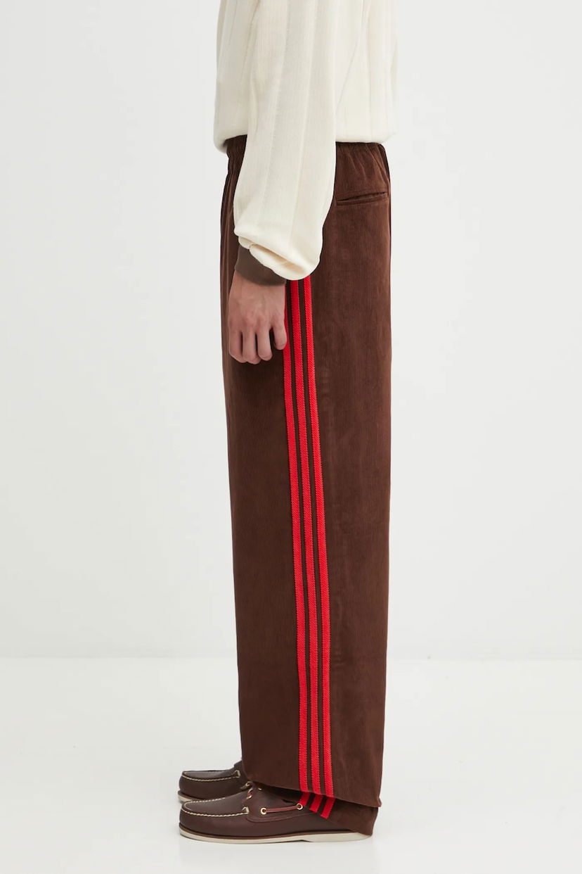 Verryttelyhousut adidas Originals Originals Cord Wide-Leg Pants with Red Side Stripes Ruskea | JX3108