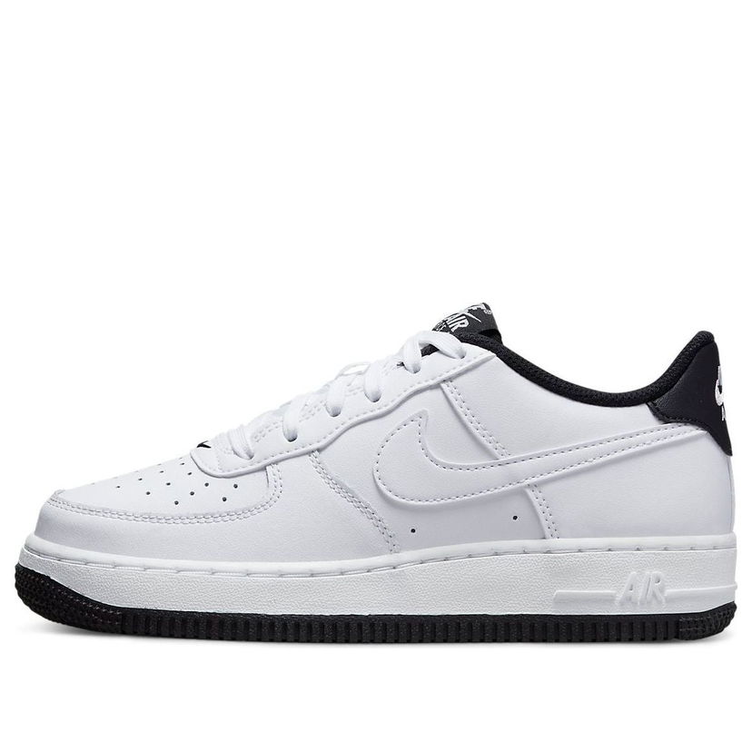 Tennarit ja kengät Nike Air Force 1 '07 ESS Valkoinen | DV1331-100