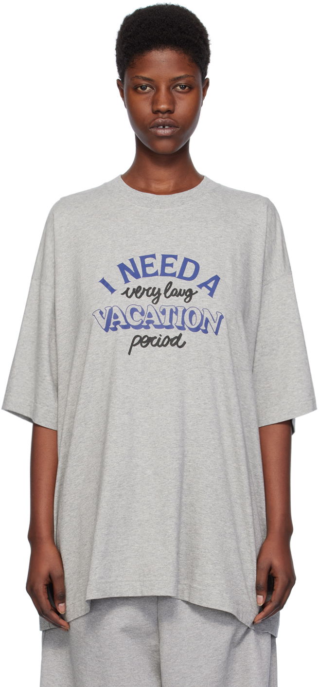 T-paita VETEMENTS 'I Need A Vacation' T-Shirt Harmaa | UE64TR320G