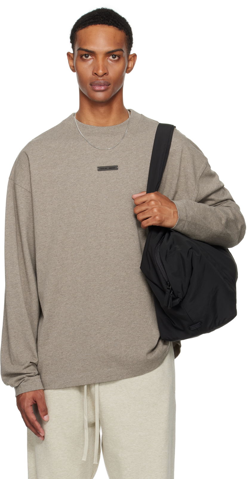 T-paita Fear of God Fear of God ESSENTIALS Classic Fit Long Sleeve T-Shirt Harmaa | 125SP254203F