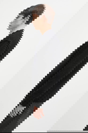 Villapaita Maison Margiela Chunky Knit Sweater with Distressed Spotlight Effect and Signature Numbering Logo Musta | SH2HL0029.M13173.900S, 1