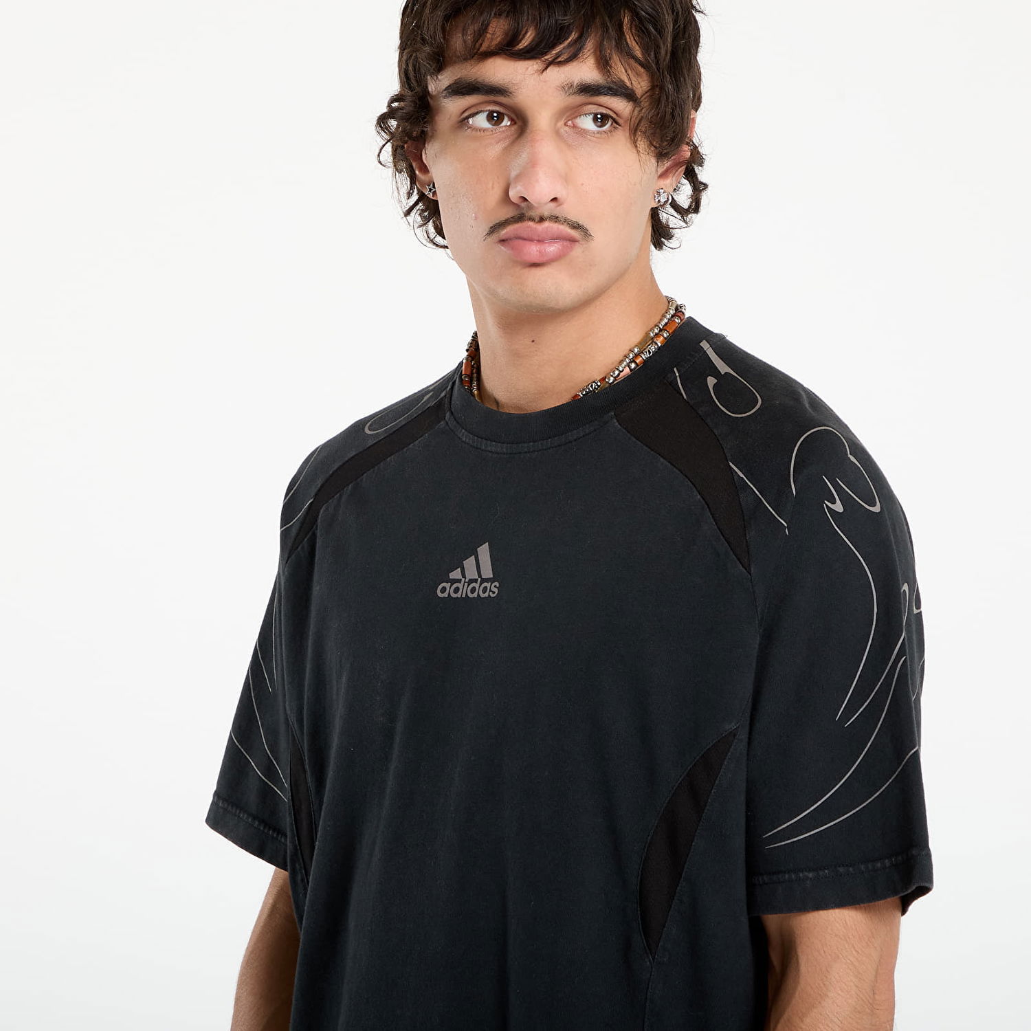 T-paita adidas Originals Adilenium Season 4 Teamgeist Graphic Tee Musta | KF8538, 1