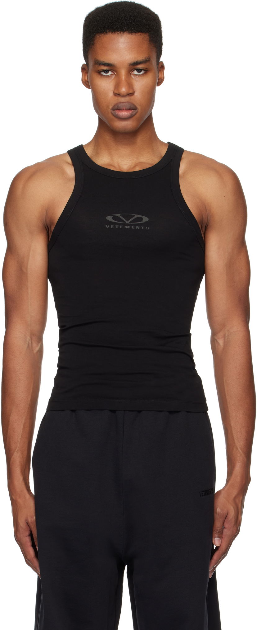 Tankkitoppi VETEMENTS Oval Logo Tank Top Musta | UA66TO600BB