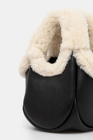 Kangaskassi Coperni Mini Shearling Bucket Bag Musta | COPBA69840S, 2