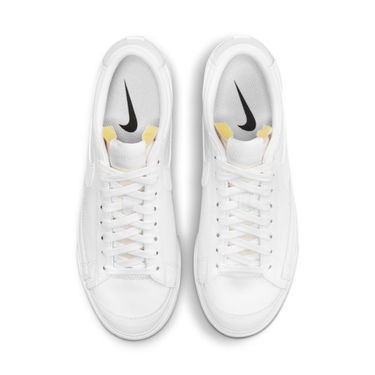 Tennarit ja kengät Nike Blazer Low Platform W Valkoinen | DJ0292-100, 2
