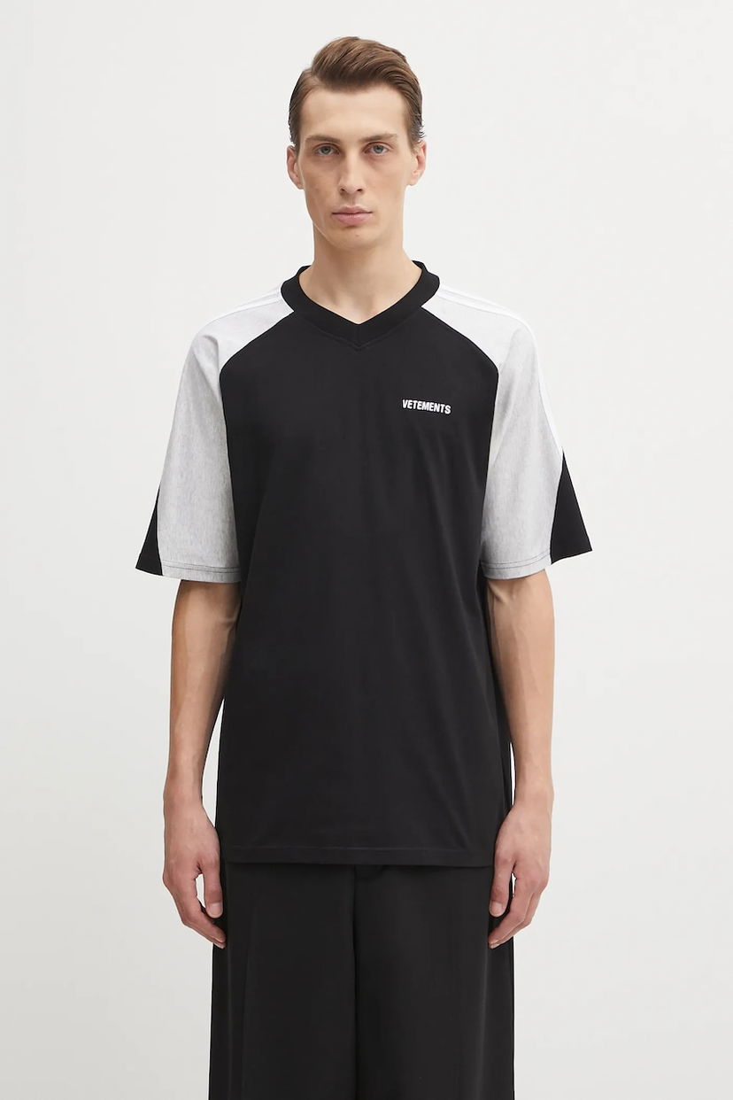 T-paita VETEMENTS VETEMENTS Cut-Up V-Neck T-Shirt Musta | UH76TR265BG