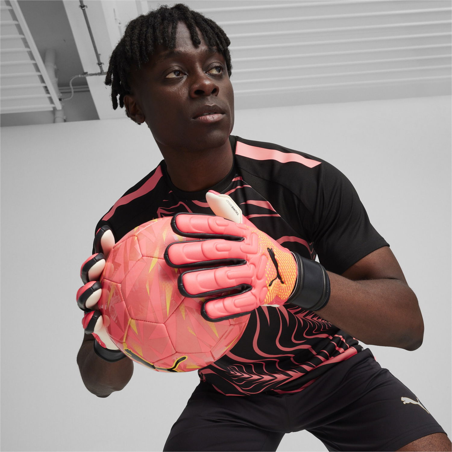 Käsineet Puma Goalkeeper Gloves FUTURE Match NC with 3MM Supersoft Latex and Thumbwrap Vaaleanpunainen | 041926-02, 1