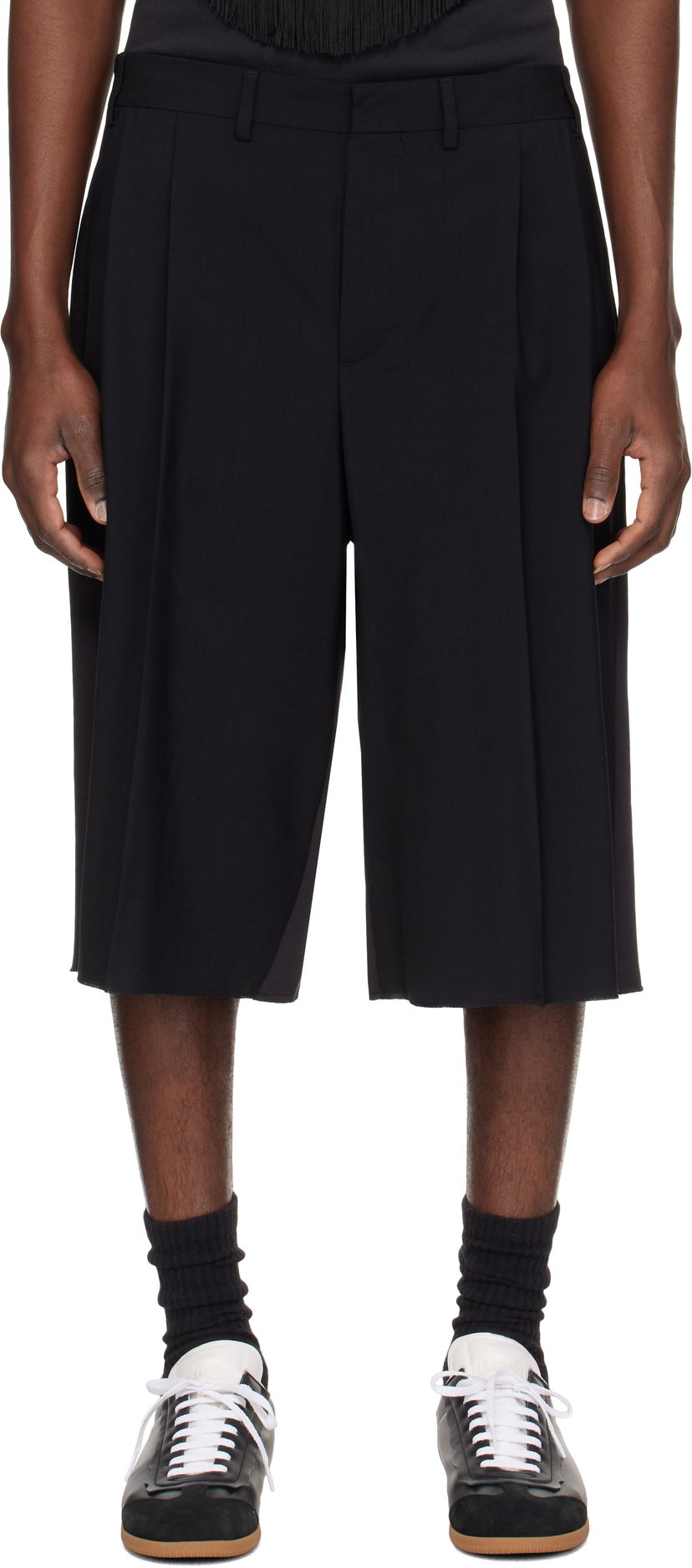 Shortsit Maison Margiela MM6 Maison Margiela Pleated Knee-Length Shorts Musta | SH0MU0013 MTN042