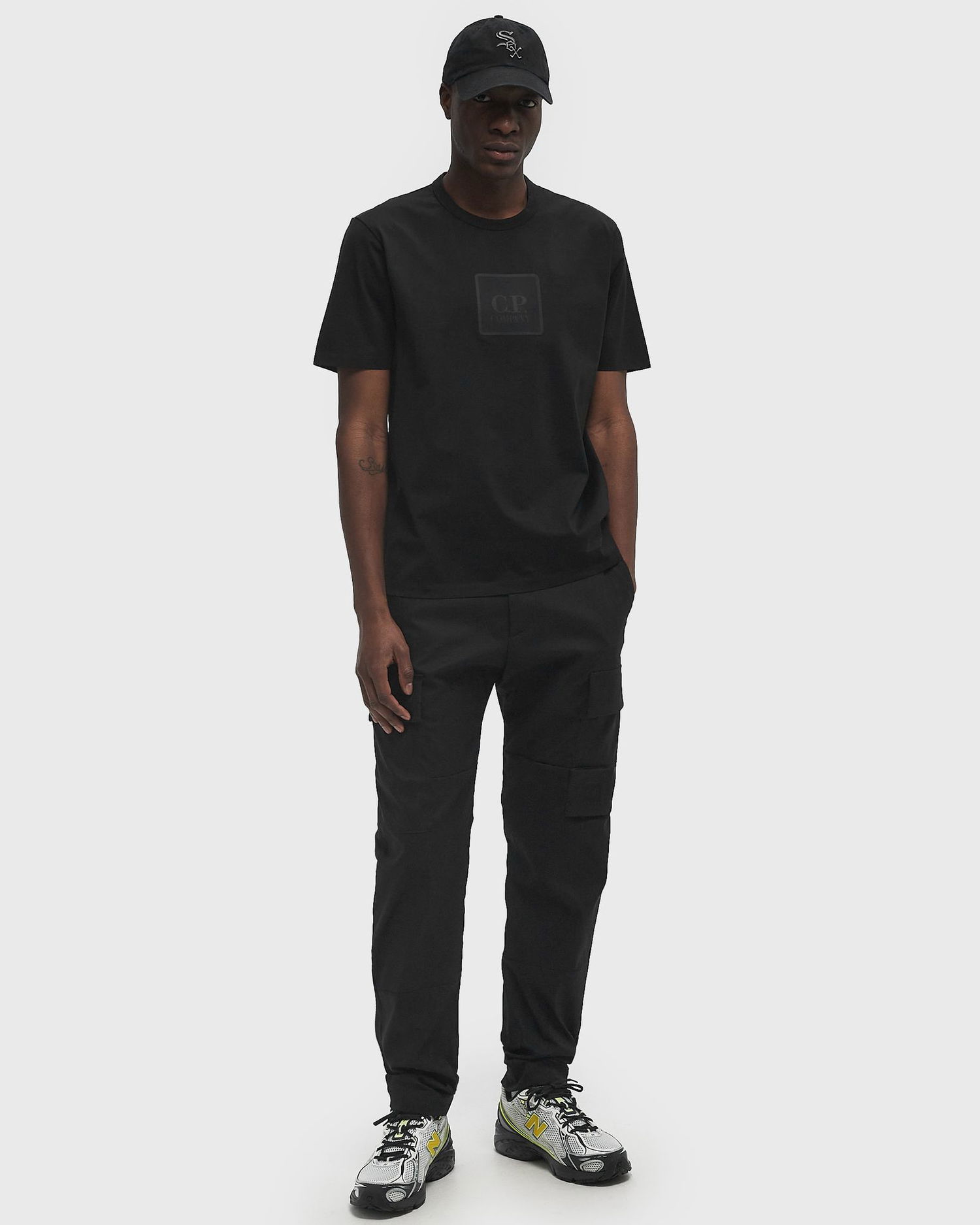 T-paita C.P. Company C.P. Company The Metropolis Series Mercerized Jersey Logo T-Shirt Musta | 18CLTS037A006370W-999, 1