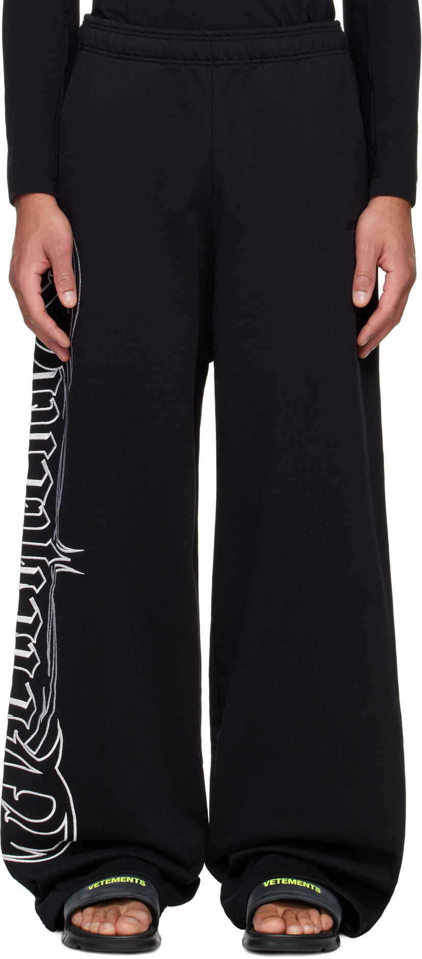 Verryttelyhousut VETEMENTS Metal Embroidered Sweatpants Musta | UA66SP620B