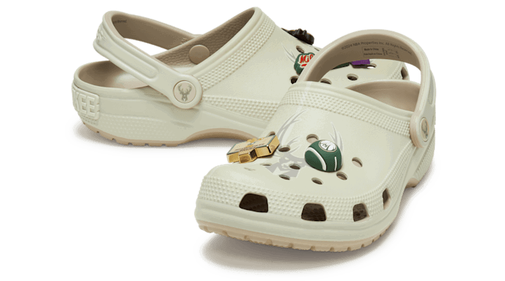 Tennarit ja kengät Crocs NBA Bucks Elevated Classic Clogs Beige | 210252-90H, 1