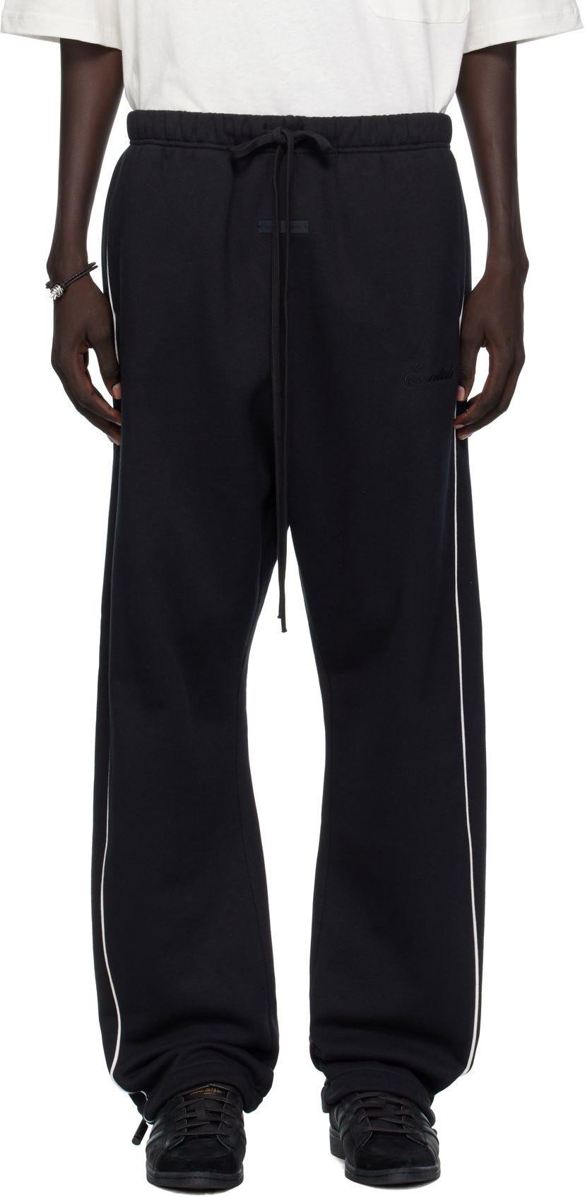 Verryttelyhousut Fear of God Fear of God ESSENTIALS Relaxed Fleece Piping Sweatpants Musta | 130SP258060F
