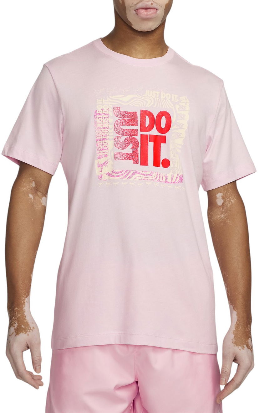 T-paita Nike T-Shirt With Graphic Print Vaaleanpunainen | fq3772-663