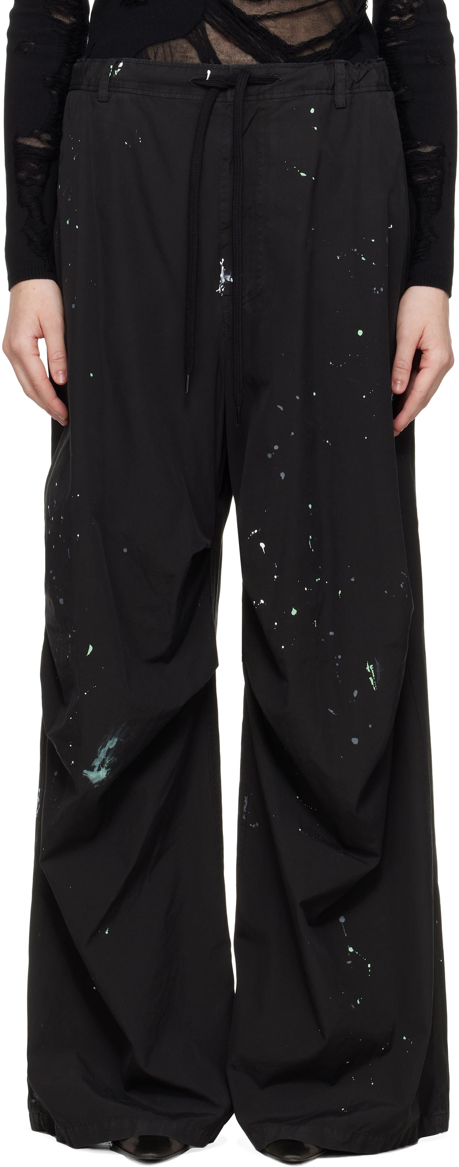 Cargo housut Maison Margiela MM6 Maison Margiela Light Cotton Poplin Wide Leg Trousers with Paint Splatter Musta | S62KB0240 M35458, 0