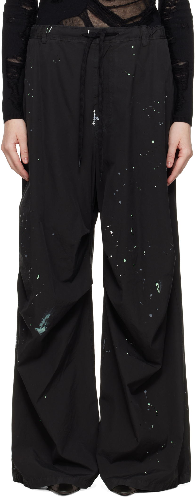 Cargo housut Maison Margiela MM6 Maison Margiela Light Cotton Poplin Wide Leg Trousers with Paint Splatter Musta | S62KB0240 M35458