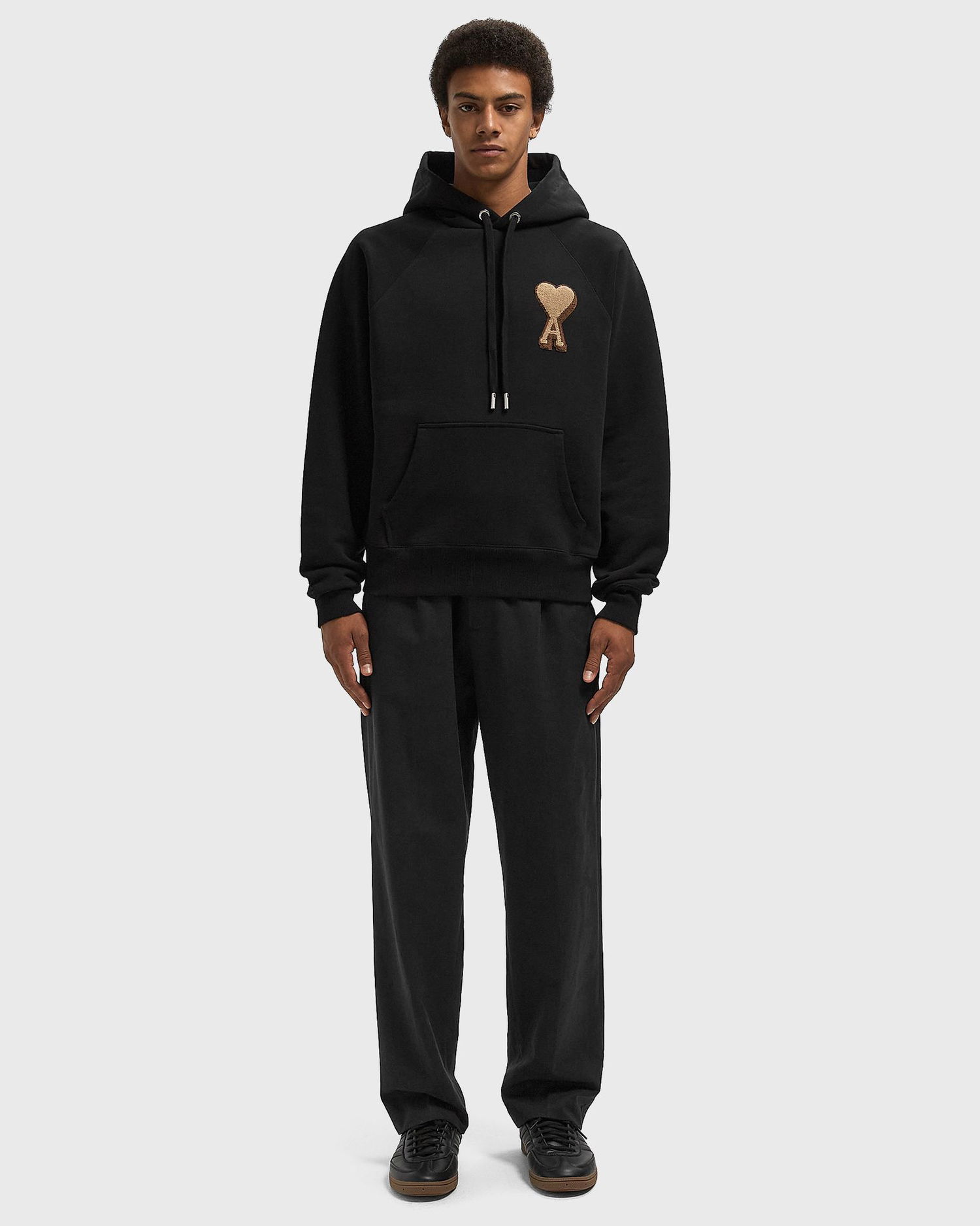 Huppari AMI Hoodie with Patch Musta | USW770.747-001, 1