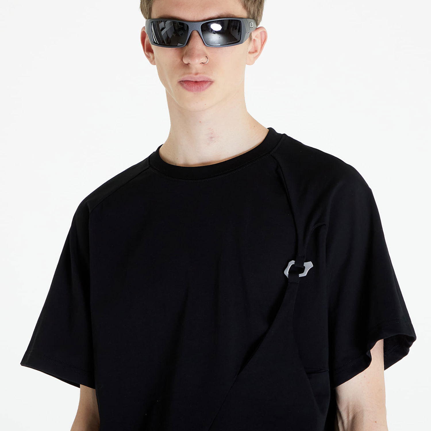 T-paita HELIOT EMIL Morphed Carabiner T-Shirt Musta | PRESS24_M_09_111_BLK01, 1