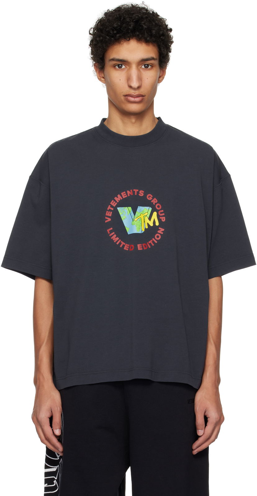 T-paita VETEMENTS VETEMENTS 'VTM' World Cropped Boxy T-Shirt Harmaa | UA66TR715N