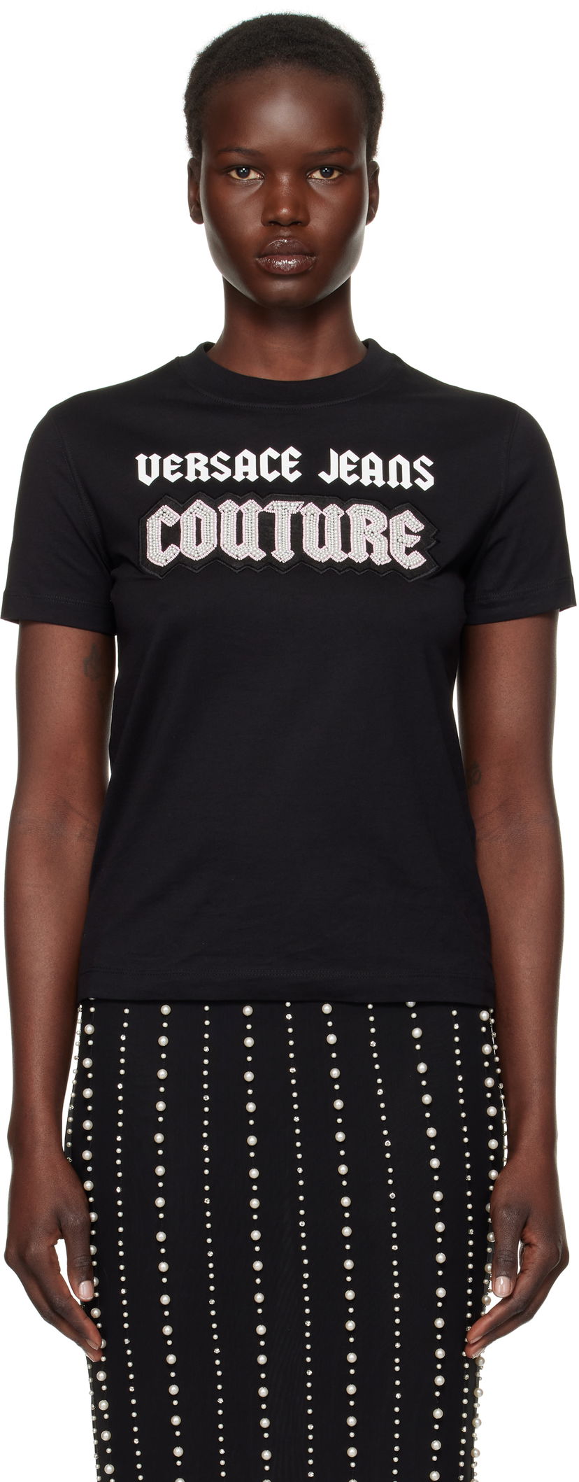 T-paita Versace Gothic Logo T-Shirt Musta | E77HAHC02_ECJ01C
