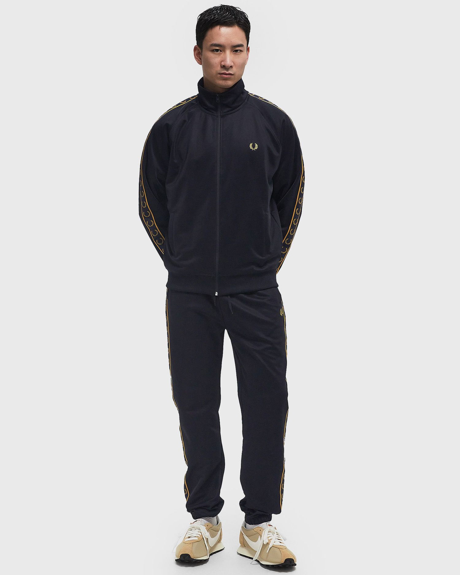 Verryttelyhousut Fred Perry Fred Perry Contrast Tape Track Pants Tummansininen | T5507-W75, 1